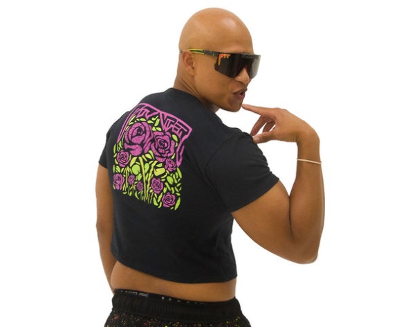 Beijo De Uma Víbora Rosa Tee Pit